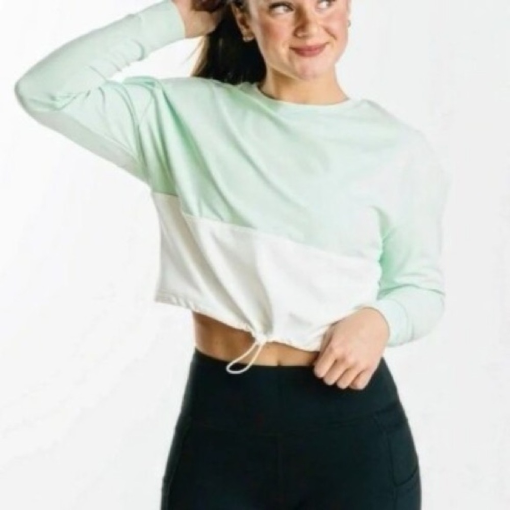 Zyia Nyanza Cinch Crop Long Sleeve T - MEDIUM